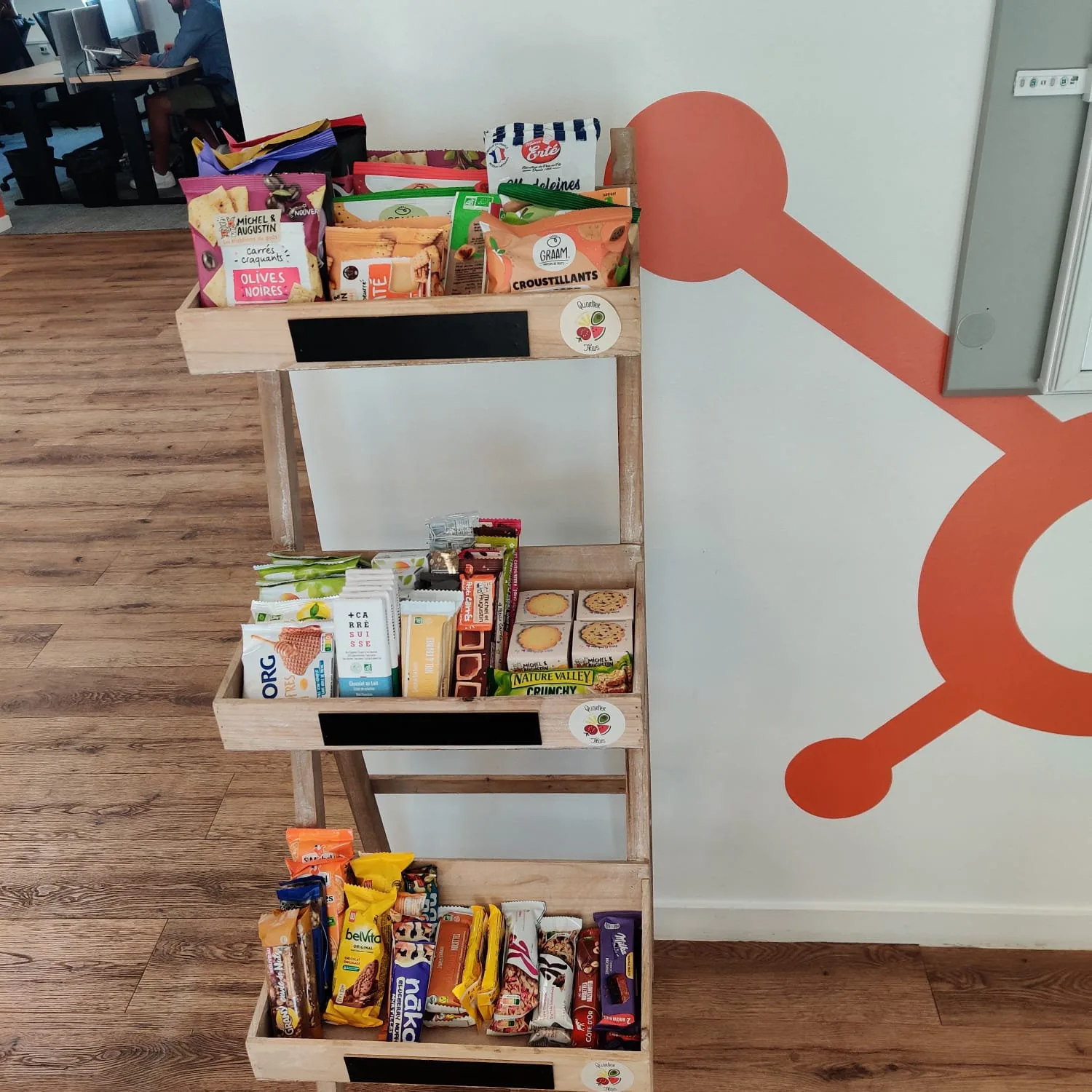 Étagère de snacks en libre-service